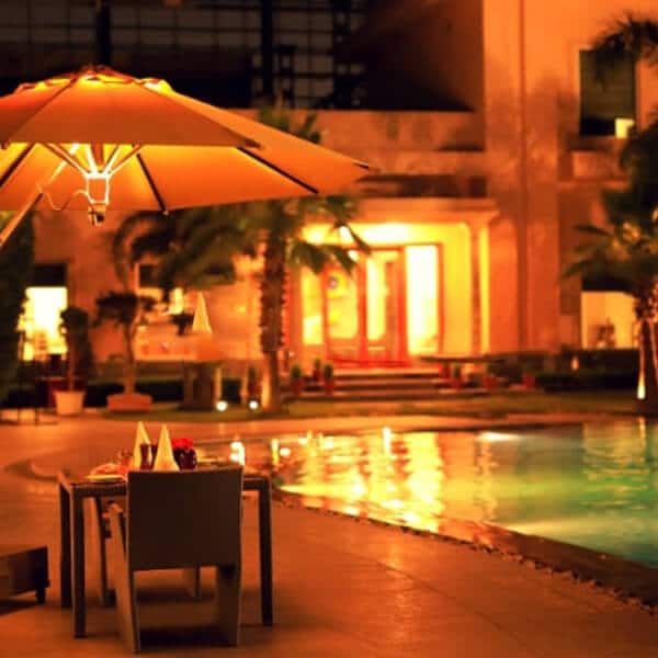 A Phenomenal Dinner Date by the Poolside