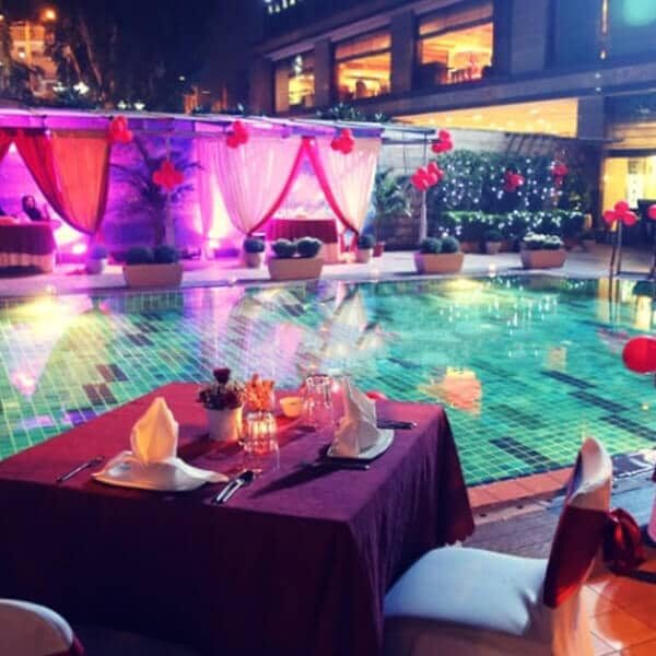 Romantic Candlelight Dinner by the Poolside