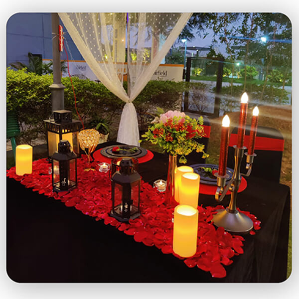 Premium Photo | Candlelight date. glasses with wine candles bouquet of rose  and gift box on table. romantic candlelight dinner at home at night